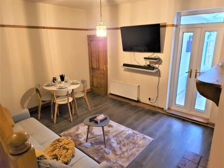Nice 4-Bedroom Vacation Home With Indoor Fireplace 惠灵顿 外观 照片