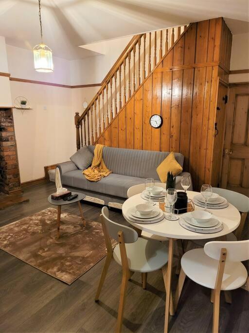 Nice 4-Bedroom Vacation Home With Indoor Fireplace 惠灵顿 外观 照片